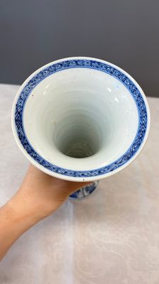 A Chinese blue and white five-piece garniture with floral design — photo 14