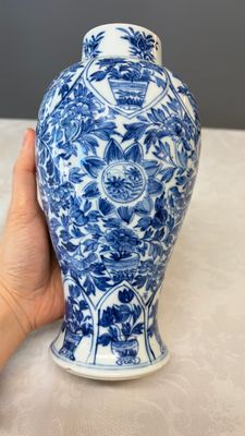 A Chinese blue and white five-piece garniture with floral design — photo 34