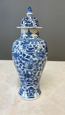 A Chinese blue and white five-piece garniture with floral design — photo 43