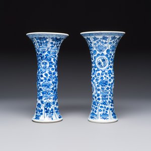 A Chinese blue and white five-piece garniture with floral design — photo 11
