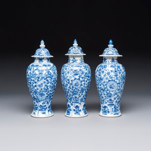 A Chinese blue and white five-piece garniture with floral design — photo 3