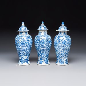 A Chinese blue and white five-piece garniture with floral design — photo 4