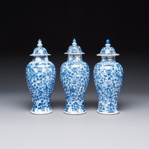 A Chinese blue and white five-piece garniture with floral design — photo 5