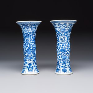 A Chinese blue and white five-piece garniture with floral design — photo 9