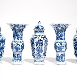 A Chinese blue and white 5-piece garniture, Kangxi — photo 1