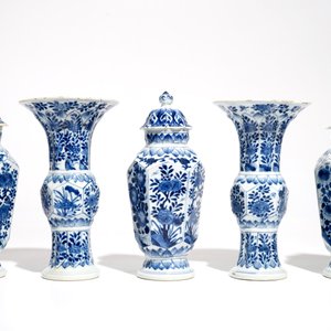 A Chinese blue and white 5-piece garniture, Kangxi — photo 3