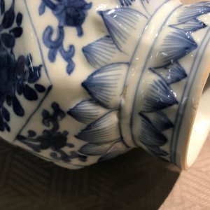 A Chinese blue and white 5-piece garniture, Kangxi — photo 40