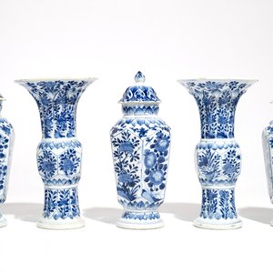 A Chinese blue and white 5-piece garniture, Kangxi — photo 4