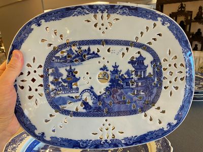 A Chinese blue and white 53-piece service, Qianlong — 照片 12