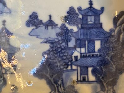A Chinese blue and white 53-piece service, Qianlong — 照片 30