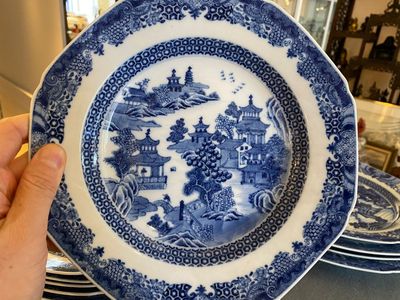 A Chinese blue and white 53-piece service, Qianlong — 照片 50