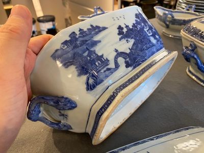 A Chinese blue and white 53-piece service, Qianlong — 照片 5