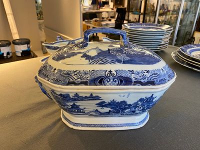 A Chinese blue and white 53-piece service, Qianlong — 照片 7