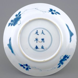 A Chinese blue and white "Adam and Eve" saucer dish, Kangxi — photo 2