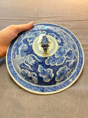 A Chinese blue and white and a famille rose 'kamcheng' bowl and cover for the Straits or Peranakan market, 19th C. — photo 12