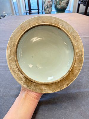 A Chinese blue and white and a famille rose 'kamcheng' bowl and cover for the Straits or Peranakan market, 19th C. — photo 13