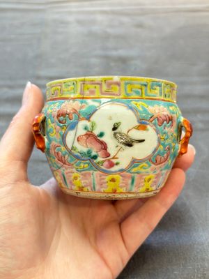A Chinese blue and white and a famille rose 'kamcheng' bowl and cover for the Straits or Peranakan market, 19th C. — photo 17