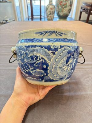 A Chinese blue and white and a famille rose 'kamcheng' bowl and cover for the Straits or Peranakan market, 19th C. — photo 4