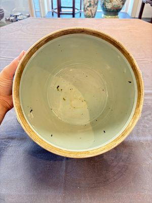 A Chinese blue and white and a famille rose 'kamcheng' bowl and cover for the Straits or Peranakan market, 19th C. — photo 6