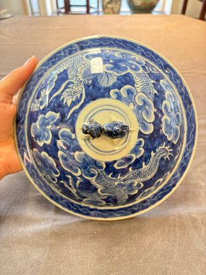 A Chinese blue and white and a famille rose 'kamcheng' bowl and cover for the Straits or Peranakan market, 19th C. — photo 8