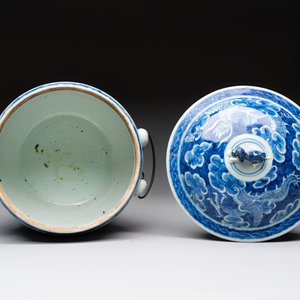 A Chinese blue and white and a famille rose 'kamcheng' bowl and cover for the Straits or Peranakan market, 19th C. — photo 6