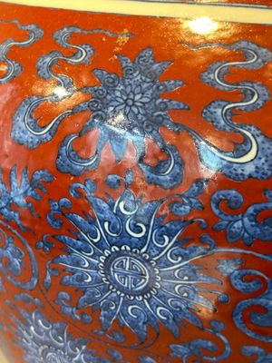 A Chinese blue and white, and iron-red 'bajixiang' 'hu' vase on wooden stand, Qianlong mark, 19th C. — 照片 10