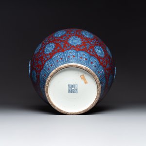 A Chinese blue and white, and iron-red 'bajixiang' 'hu' vase on wooden stand, Qianlong mark, 19th C. — 照片 6