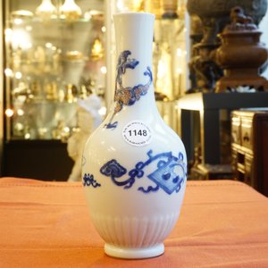 A Chinese blue and white and underglaze red vase with a dragon, Kangxi — 照片 10