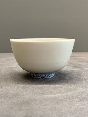 A Chinese blue and white anhua bowl, late Ming — photo 1