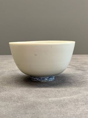 A Chinese blue and white anhua bowl, late Ming — photo 2