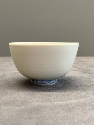 A Chinese blue and white anhua bowl, late Ming — photo 3