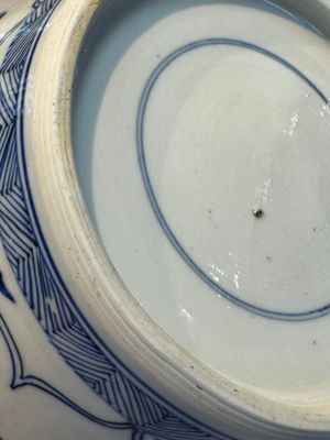 A Chinese blue and white 'Antiquities and Flower Baskets' vase with a wooden cover, Kangxi — photo 17