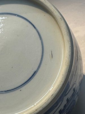 A Chinese blue and white 'Antiquities and Flower Baskets' vase with a wooden cover, Kangxi — photo 20