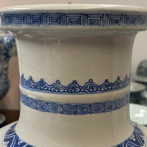 A Chinese blue and white 'antiquities and landscapes' rouleau vase, Kangxi — photo 32