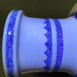 A Chinese blue and white 'antiquities and landscapes' rouleau vase, Kangxi — photo 16