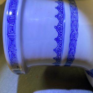 A Chinese blue and white 'antiquities and landscapes' rouleau vase, Kangxi — 照片 11