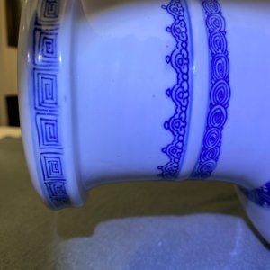 A Chinese blue and white 'antiquities and landscapes' rouleau vase, Kangxi — 照片 13
