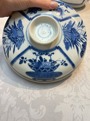 A Chinese blue and white 'Antiquities' bowl and cover, Kangxi — photo 11