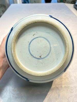 A Chinese blue and white 'Antiquities' bowl and cover, Kangxi — photo 7