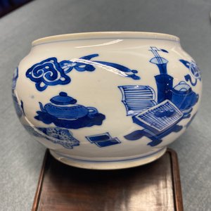 A Chinese blue and white 'antiquities' censer and cover, Kangxi — photo 14