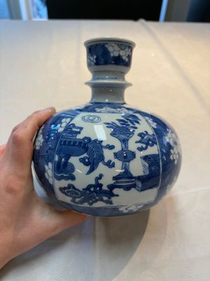 A Chinese blue and white 'antiquities' hookah base, Kangxi — photo 3