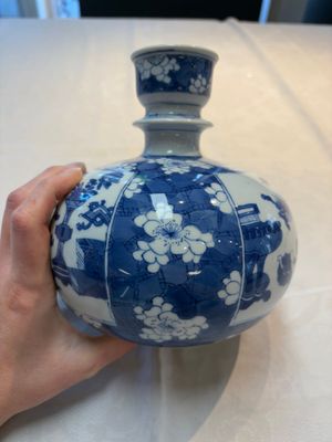 A Chinese blue and white 'antiquities' hookah base, Kangxi — photo 4