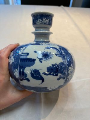 A Chinese blue and white 'antiquities' hookah base, Kangxi — photo 5