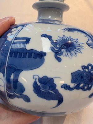 A Chinese blue and white 'antiquities' hookah base, Kangxi — photo 7
