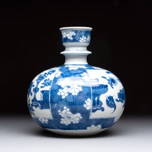 A Chinese blue and white 'antiquities' hookah base, Kangxi — photo 5