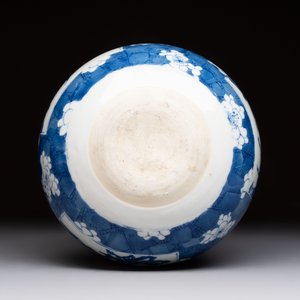 A Chinese blue and white 'antiquities' hookah base, Kangxi — photo 7