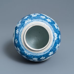 A Chinese blue and white 'antiquities' jar, Kangxi — photo 6