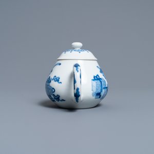 A Chinese blue and white 'antiquities' teapot and cover, Jiajing mark, Kangxi — photo 3