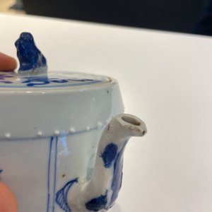 A Chinese blue and white 'antiquities' teapot and cover, Kangxi — photo 11