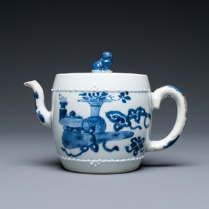 A Chinese blue and white 'antiquities' teapot and cover, Kangxi — photo 2
